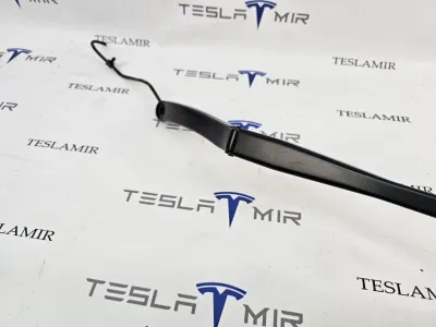 Щеткодержатель (поводок стеклоочистителя, дворник) правый Tesla Model 3 2023 — фото 2
