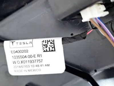 Обшивка двери задней правой Tesla Model X 2018 — фото 18