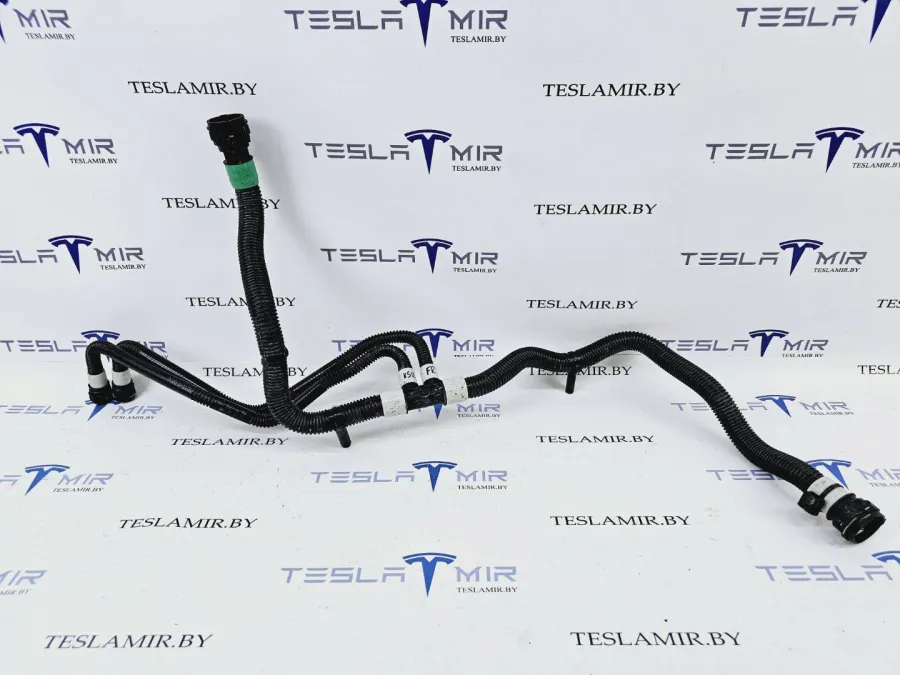 Шланг системы охлаждения теплообменник (Chiller)-батарея Tesla Model 3 2023 — фото 1
