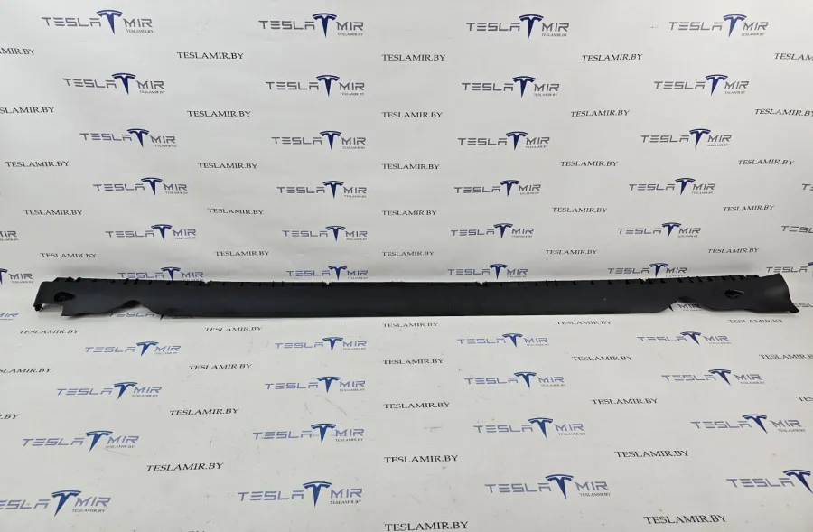 Накладка на порог левая Tesla Model Y 2021 — фото 1
