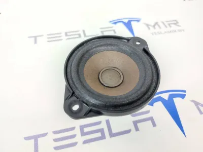 Динамик торпедо Tesla Model S 2017