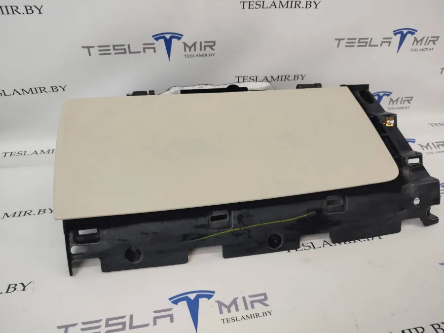 Бардачок Tesla Model S 2018 — фото 1
