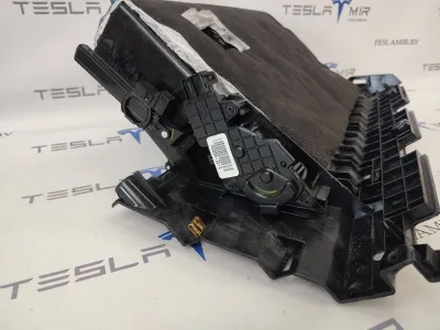 Бардачок Tesla Model S 2018 — фото 3