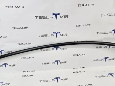 Молдинг кузова боковой наружный верхний правый Tesla Model Y 2024 — фото 3