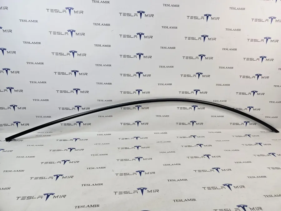 Молдинг кузова боковой наружный верхний правый Tesla Model Y 2024 — фото 1
