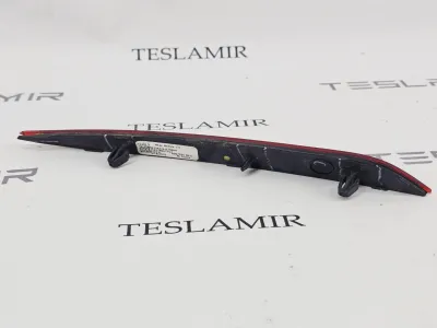 Катафот заднего бампера (отражатель) левый Tesla Model S 2018 — фото 2