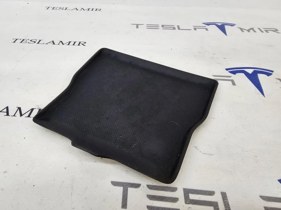 Коврик резиновый вещевого ящика Tesla Model 3 2020 — фото 1