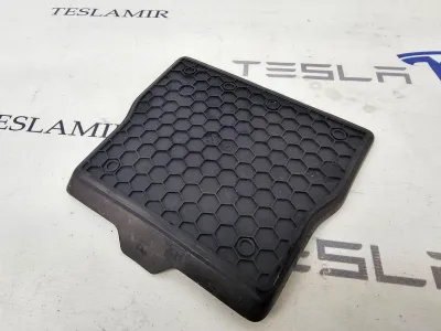 Коврик резиновый вещевого ящика Tesla Model 3 2020 — фото 2
