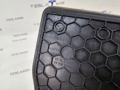 Коврик резиновый вещевого ящика Tesla Model 3 2020 — фото 3