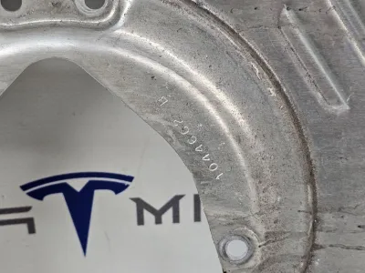 Кожух защитный тормозного диска передний Tesla Model Y 2024 — фото 3