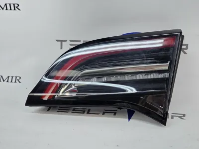 Фонарь крышки багажника правый Tesla Model 3 2023