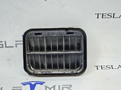 Вентиляционный клапан заднего багажника (жабры) Tesla Model X 2018