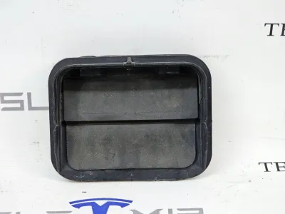 Вентиляционный клапан заднего багажника (жабры) Tesla Model X 2018 — фото 2