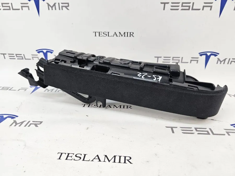 Кронштейн крепления стойки B правый верхний Tesla Model X 2018 — фото 1