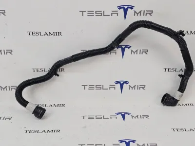 Шланг системы охлаждения заднего мотора Tesla Model S 2022