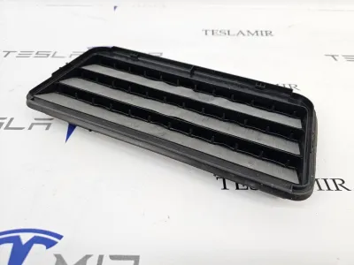 Вентиляционный клапан заднего багажника (жабры) Tesla Model Y 2022