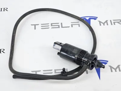 Насос (моторчик) бачка омывателя Tesla Model Y 2022
