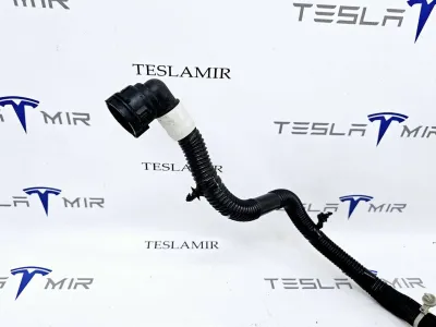 Шланг системы охлаждения заднего мотора Tesla Model Y 2022 — фото 3