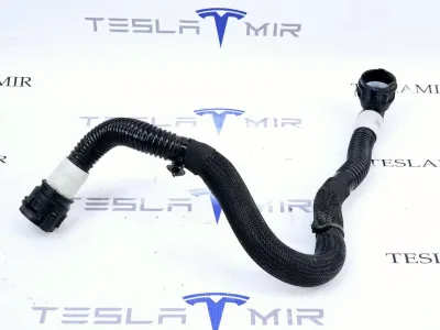 Шланг системы охлаждения заднего мотора Tesla Model Y 2022
