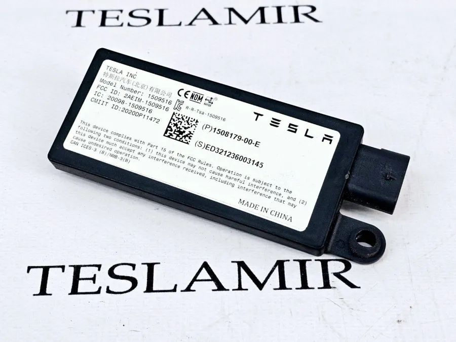 Bluetooth антенна Tesla Model Y 2021 — фото 1