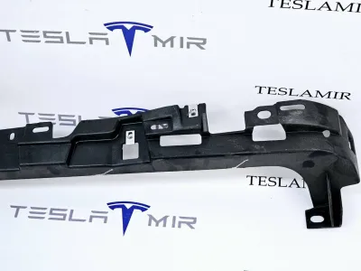 Кронштейн крепления обшивки багажника правый Tesla Model X 2018 — фото 3