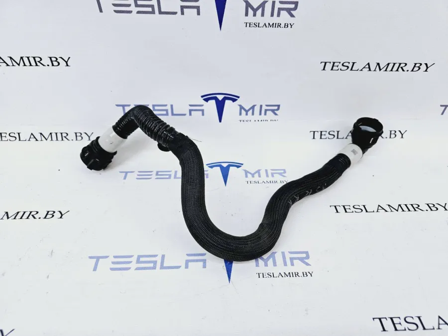 Шланг системы охлаждения заднего мотора Tesla Model 3 2022 — фото 1