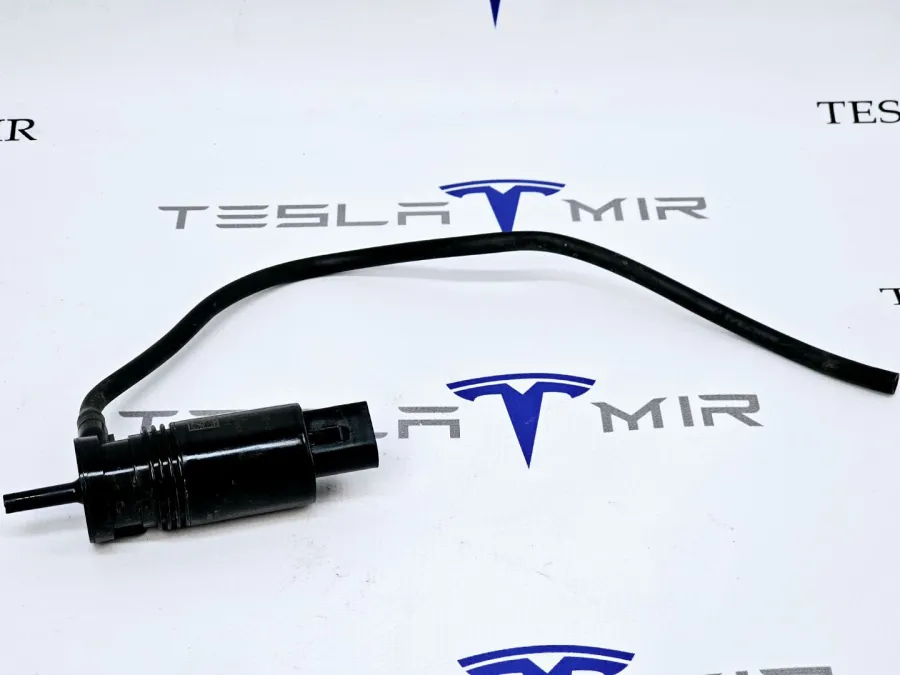 Насос (моторчик) бачка омывателя Tesla Model 3 2019 — фото 1