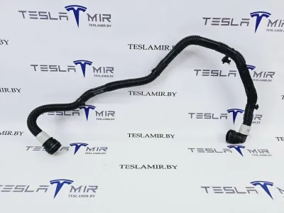 Шланг системы охлаждения заднего мотора Tesla Model 3 2023