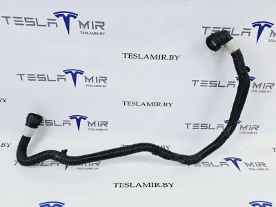 Шланг системы охлаждения заднего мотора Tesla Model Y 2021 — фото 2