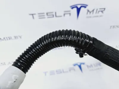 Шланг системы охлаждения заднего мотора Tesla Model 3 2023 — фото 2