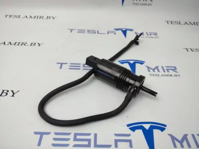 Насос (моторчик) бачка омывателя Tesla Model 3 2020