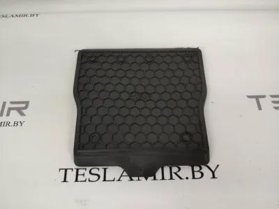 Коврик резиновый вещевого ящика Tesla Model 3 2020 — фото 2