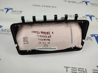 Подушка безопасности пассажира Tesla Model S 2017