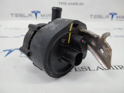 Насос охлаждающей жидкости Tesla Model S 2017 — фото 3