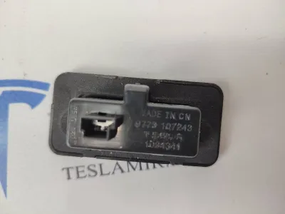 Подсветка номера Tesla Model S 2018 — фото 3
