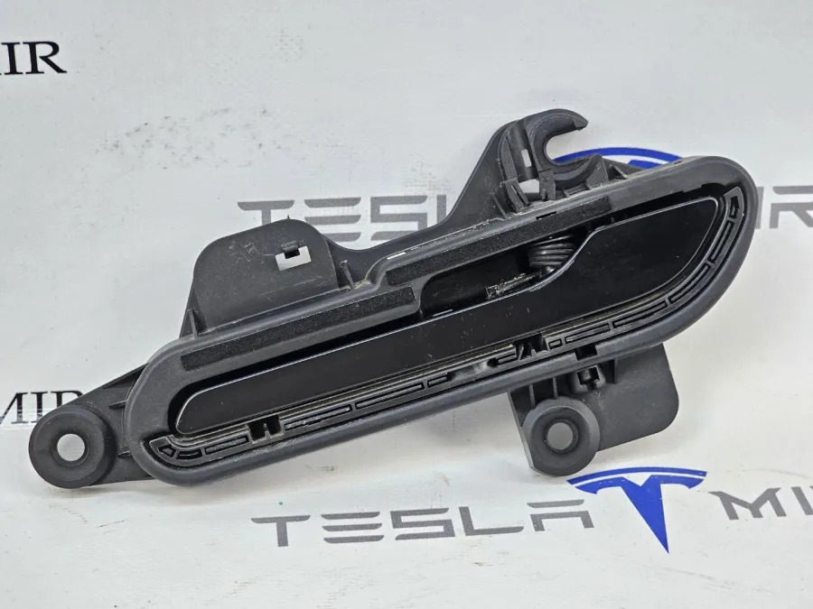 Ручка наружная двери левой Tesla Model Y 2025 — фото 1