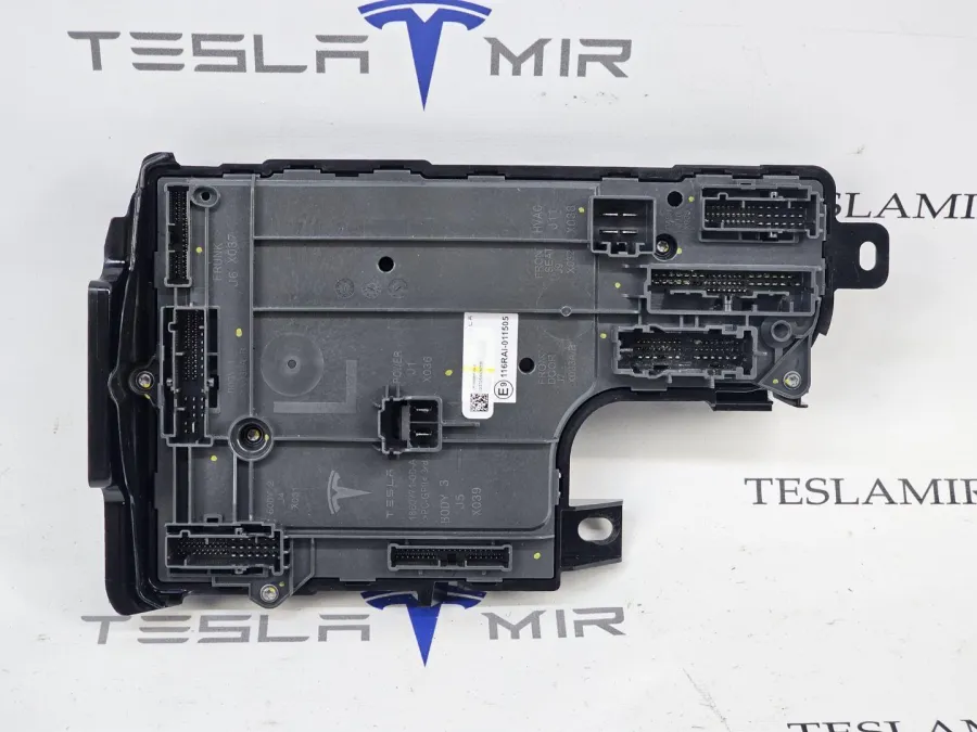 Блок управления BCM (бортовой сети) (Body Control Module) Боди левый Tesla Model Y 2025 — фото 1
