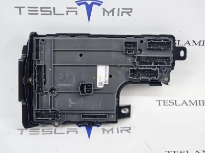 Блок управления BCM (бортовой сети) (Body Control Module) Боди левый Tesla Model Y 2025