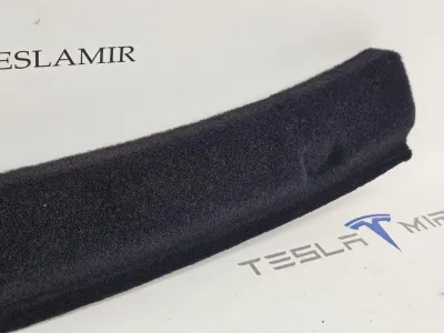 Отделка багажника (пластик) под замок Tesla Model Y 2025 — фото 4