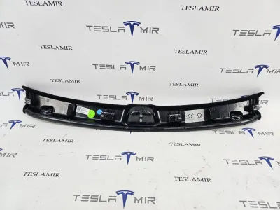 Отделка багажника (пластик) под замок Tesla Model Y 2025 — фото 5