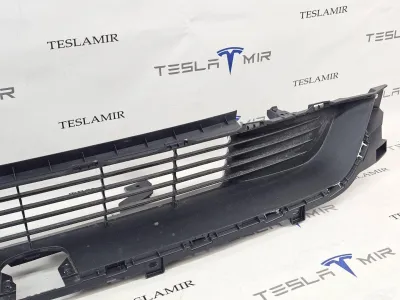Решетка гриль декоративная основного радиатора (передний бампер) Tesla Model Y 2025 — фото 3