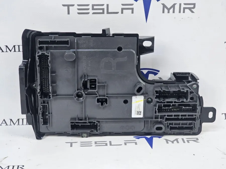 Блок управления BCM (бортовой сети) (Body Control Module) Боди правый Tesla Model Y 2025 — фото 1