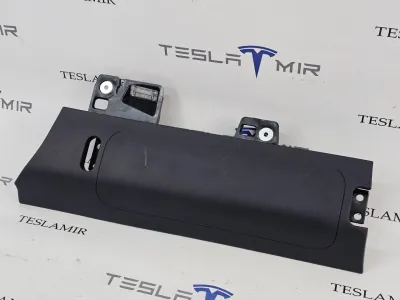 Подушка безопасности коленная пассажира Tesla Model Y 2025