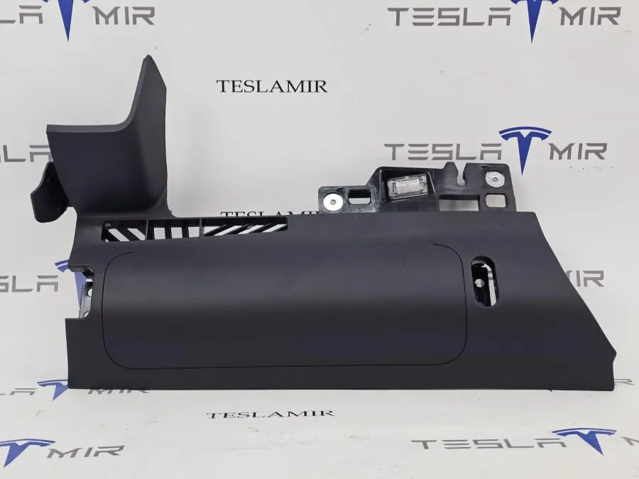 Подушка безопасности коленная водителя Tesla Model Y 2025 — фото 1