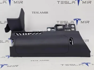Подушка безопасности коленная водителя Tesla Model Y 2025
