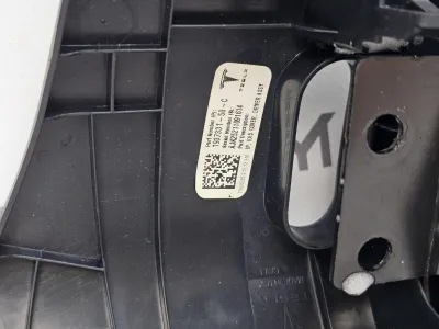 Подушка безопасности коленная водителя Tesla Model Y 2025 — фото 4