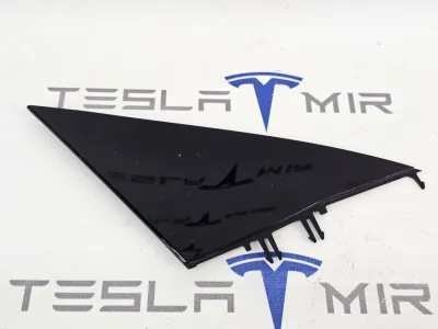 Накладка на зеркало (треугольник) правая Tesla Model 3 2023