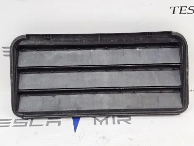 Вентиляционный клапан заднего багажника (жабры) Tesla Model 3 2023 — фото 2