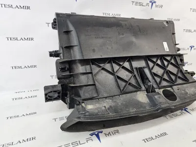 Кассета радиаторов Tesla Model Y 2025 — фото 2