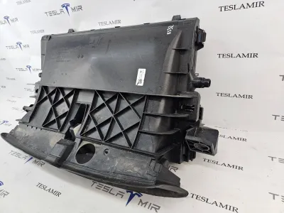 Кассета радиаторов Tesla Model Y 2025 — фото 3